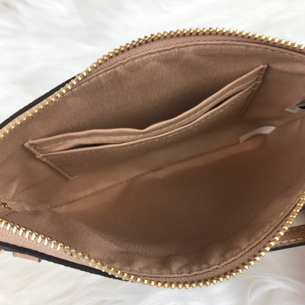 COACH NWT Blushed Nude Corner Zip Wristlet - Picture 4 of 8